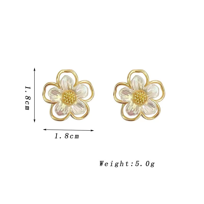 Cute Small White Flower Earrings for Women Party Golden Acrylic Plant Floral Stud Earrings Wedding Party Elegant Korean Jewelry